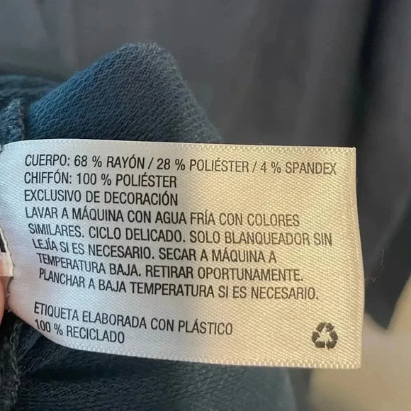 Xhilaration long sleeve cold shoulder top size Small - Picture 7 of 7